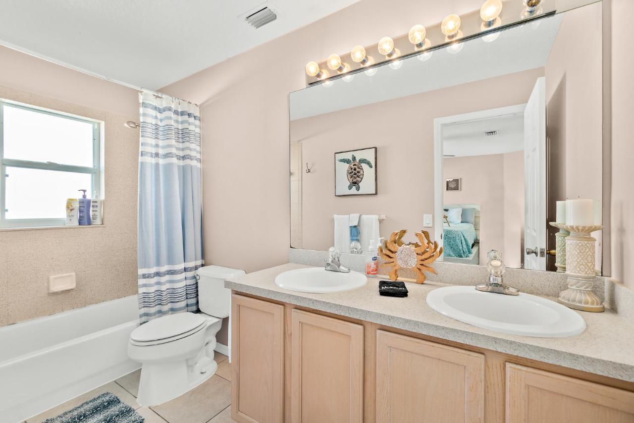 Sunset Serenity - 3Br Beach Townhome With Outdoor Patio - New Hot Tub, Steps To Ocean Fun! Melbourne Bagian luar foto