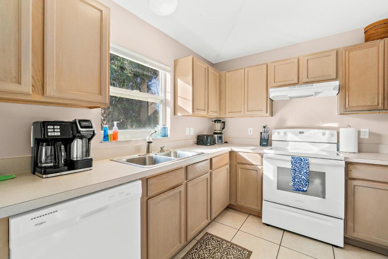Sunset Serenity - 3Br Beach Townhome With Outdoor Patio - New Hot Tub, Steps To Ocean Fun! Melbourne Bagian luar foto